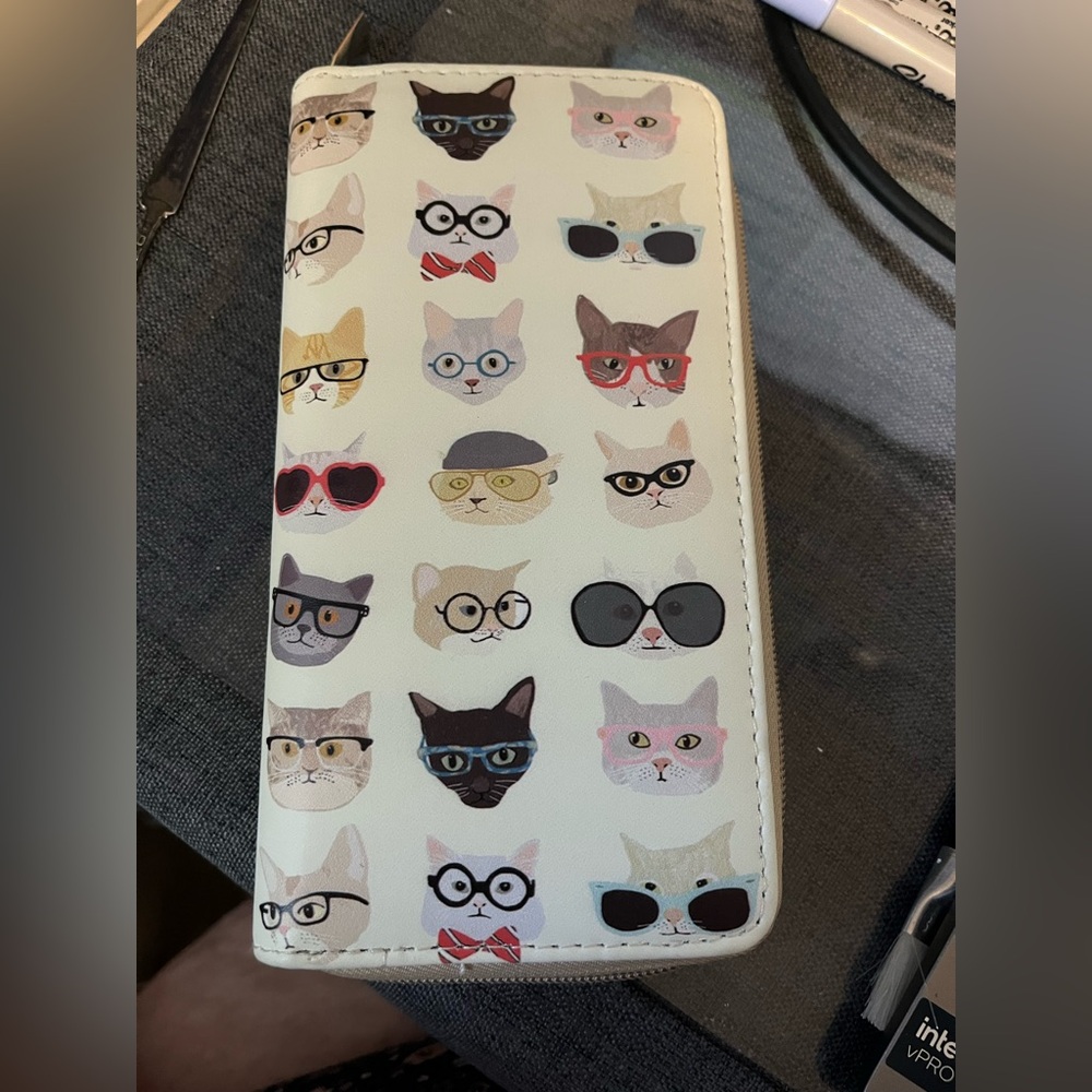 JUSTIN & Taylor  cat print zipper wallet